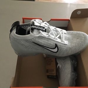 New Kid’s Nike Air Vapormax 2021 FK size 6Y